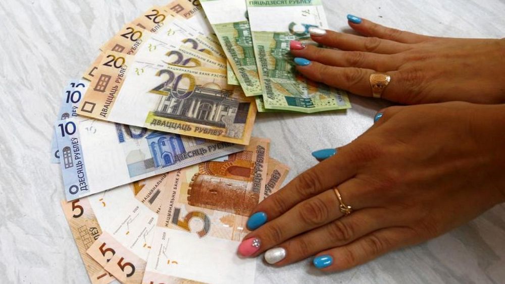 Belarus to continue paying foreign debt in roubles in 2023