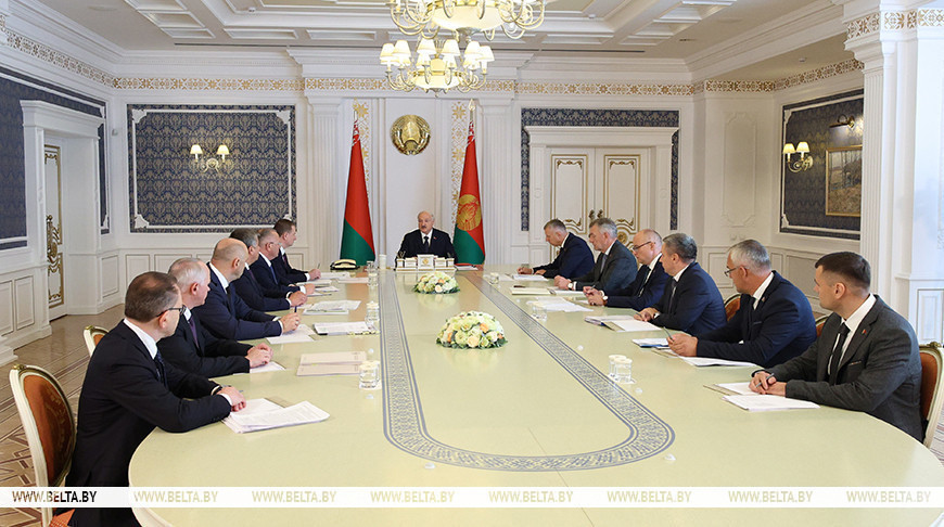 Lukashenko hosts conference to discuss agribusiness modernization with Vitebsk Oblast as example